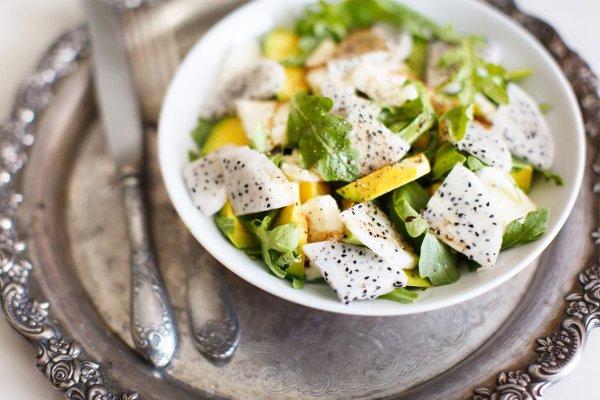 Salada verde com pitaya