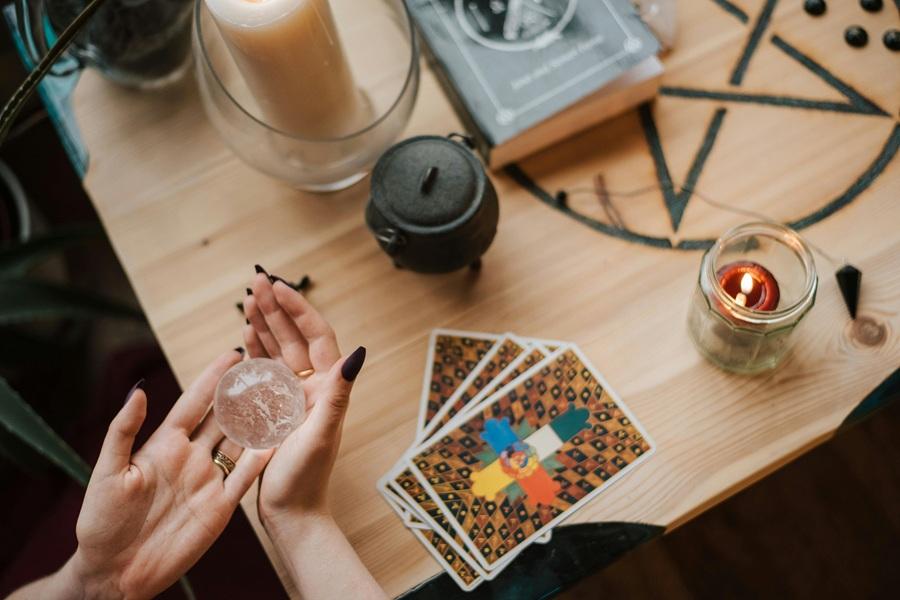 Amor verdadeiro vs Paixão: Entenda as diferenças pelo Tarot