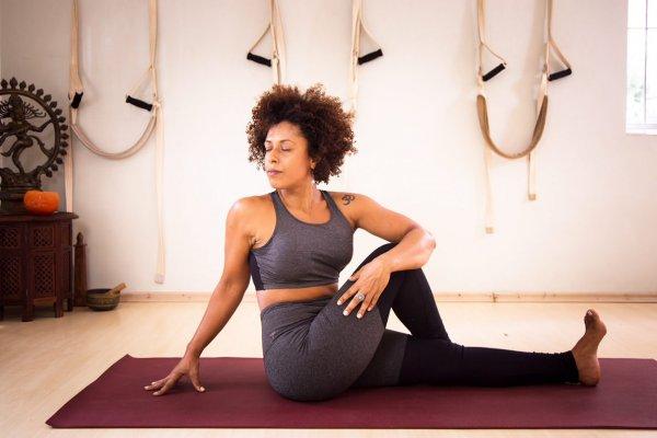 6 posturas de Vinyasa Flow Yoga que desbloqueiam suas dificuldades na vida