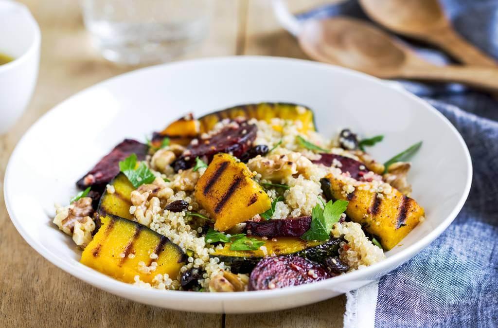 Receita de salada de quinoa e abóbora assada