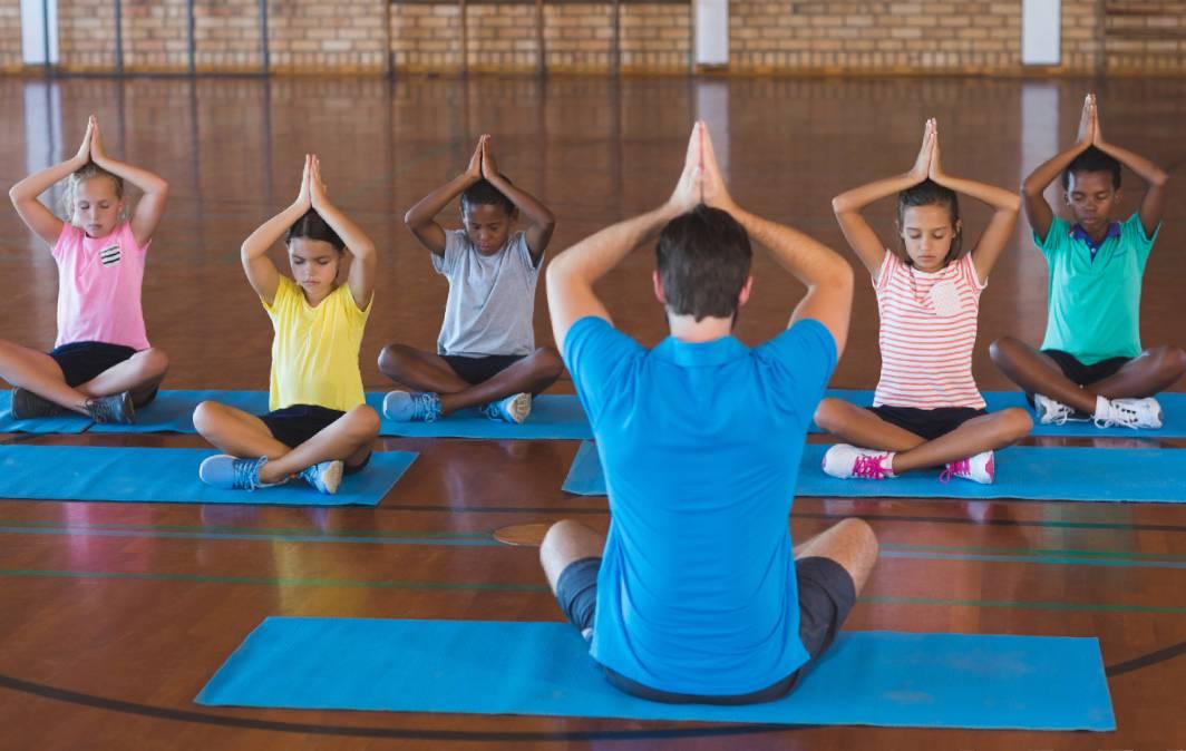 Yoga educativa: desenvolvimento e crescimento saudáveis