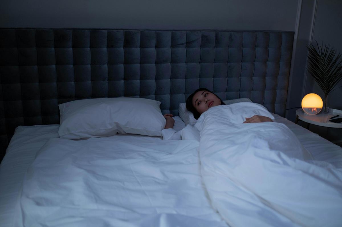 Insônia na Lua Cheia? Veja práticas por signo para dormir melhor nessa fase